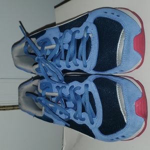 Kids Youth Puma Sneakers Size 7